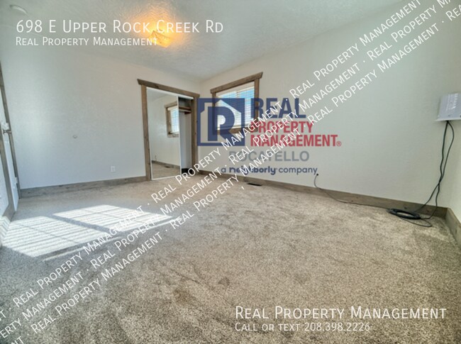 Building Photo - 698 E Upper Rock Creek Rd