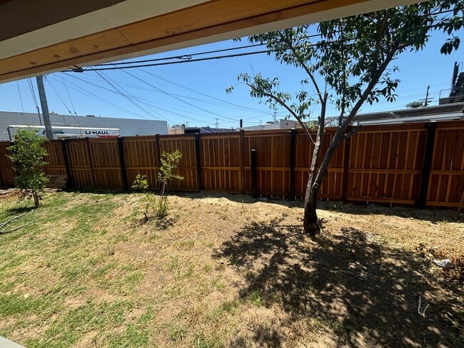 Building Photo - Beautifully Remodeled 3-Bedroom Single-Sto...