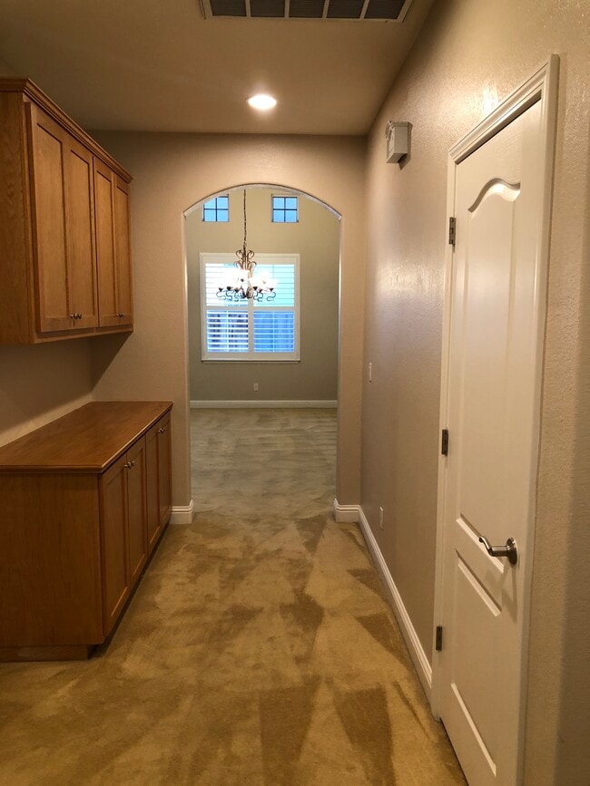 Building Photo - 550 Triple Crown Ct