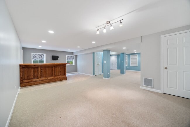 Building Photo - 2805 Overbeck Ln