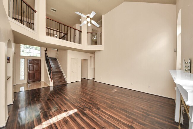 Building Photo - 1607 Parkview Ln