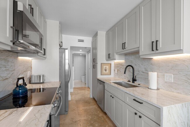 Building Photo - 1801 S Flagler Dr