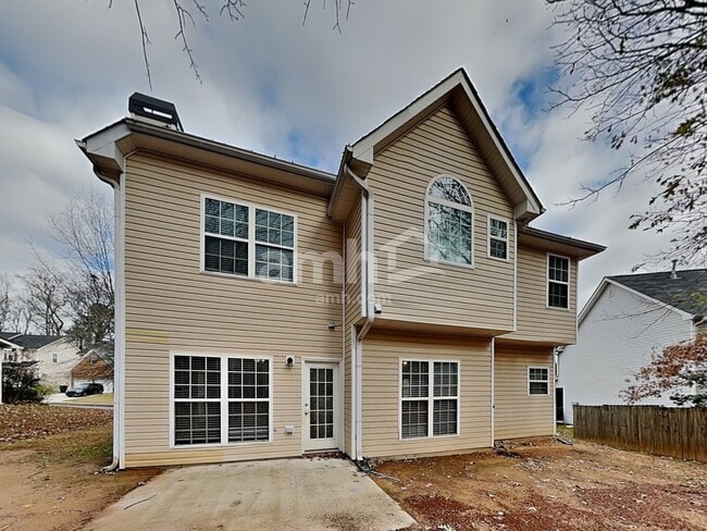 Building Photo - 2026 Oakbluff Way SW