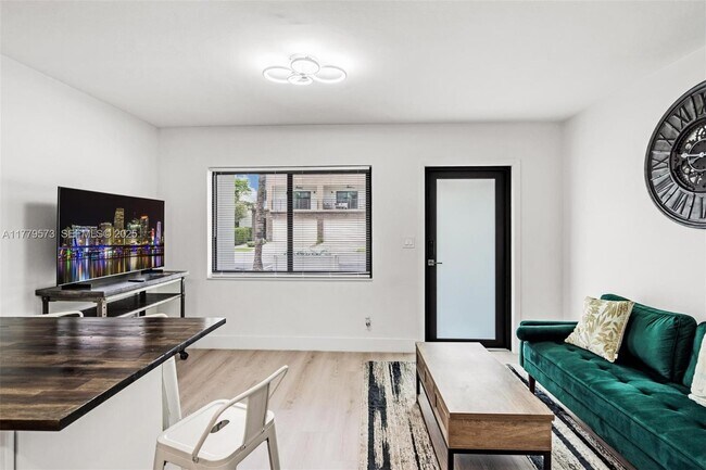 Building Photo - 1630 SW 4th Ave