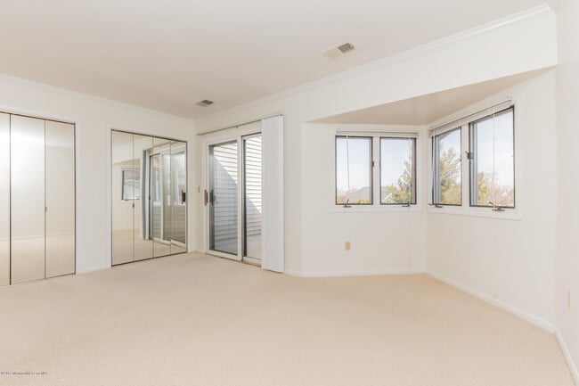 Building Photo - 6 Seawinds Way