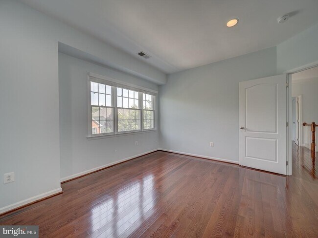 Building Photo - 43320 Barnstead Dr