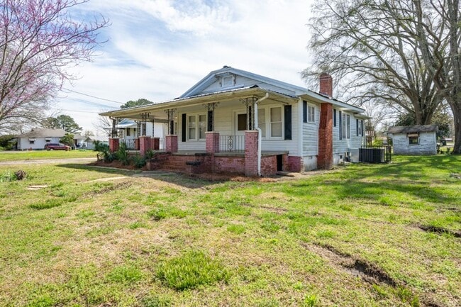 Building Photo - Rare Find Rock Creek – Space, Style & Storage!