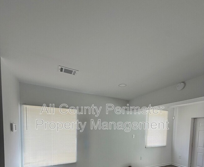 Building Photo - 1154 Windsor St SW