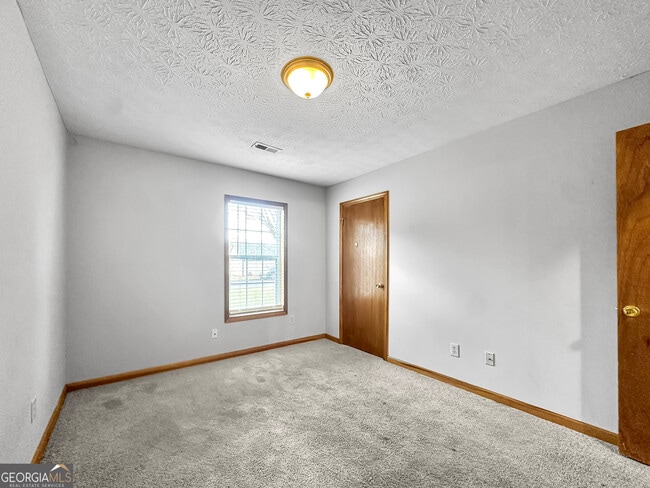 Building Photo - 290 Cornwallis Way