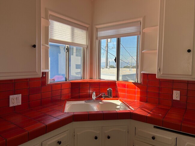 Building Photo - 441 36th St