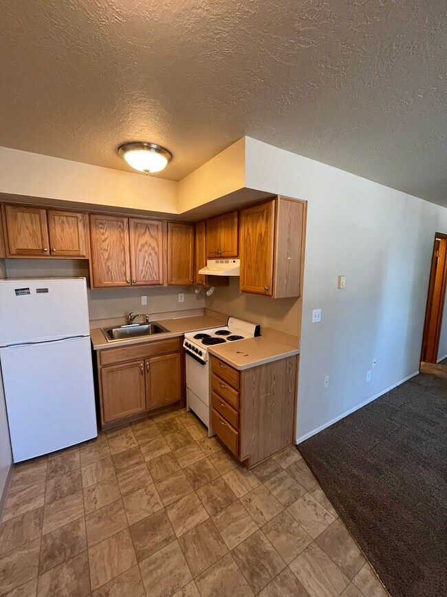 Building Photo - Charming Studio Unit Near Downtown Redmond - The Pines Apartments