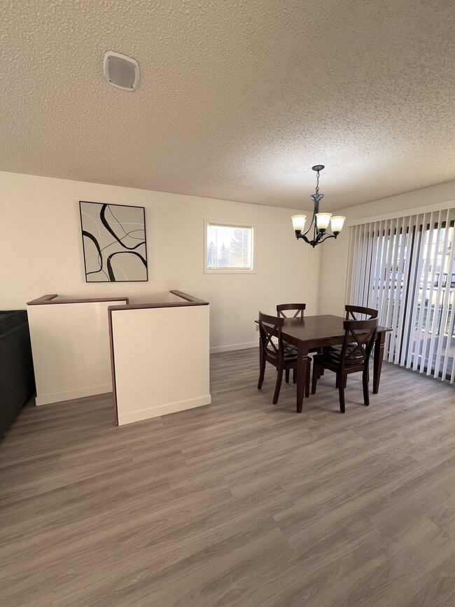 Dining Room - 219 14th Ave S