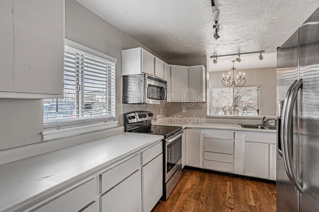 Building Photo - 1099 S Walden Way