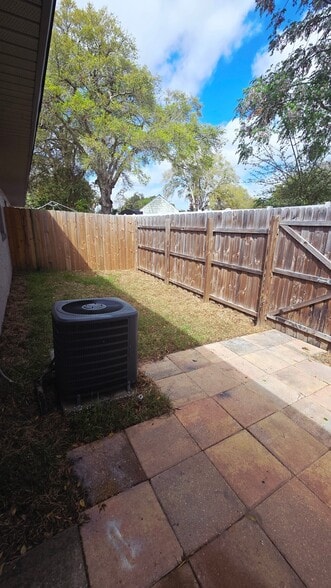 Building Photo - 555 Northlake Blvd