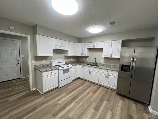 Building Photo - 821 Calhoun Ave