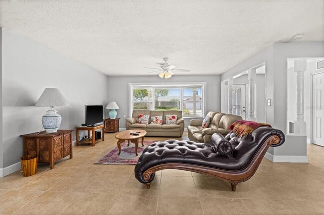 Building Photo - 710 116th Ave