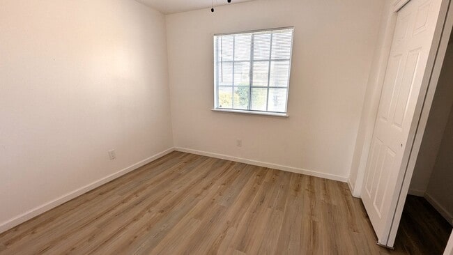 Building Photo - Sizeable 4 Bedroom 2 Bath Home on large co...