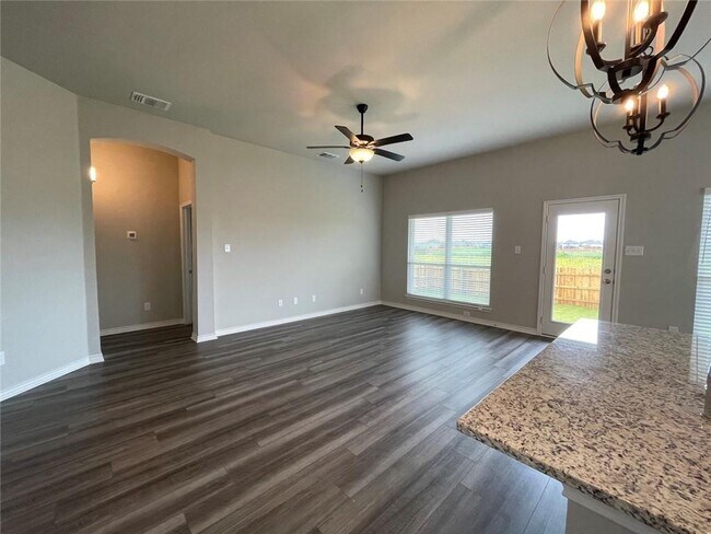 Building Photo - 806 Hollyhock Dr