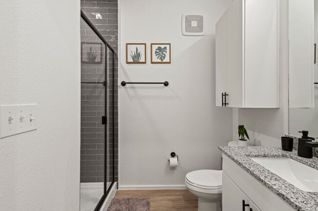 Building Photo - 596 W 9th St