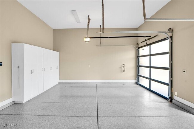 Building Photo - 32 Hunting Horn Dr