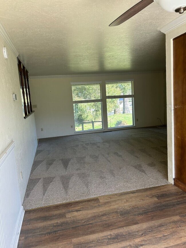 Building Photo - 2883 W Griffin Creek Rd