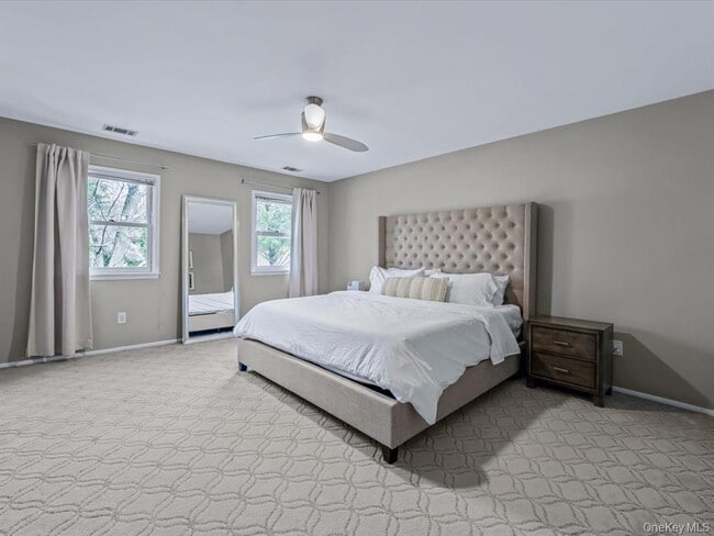 Building Photo - 54 Hidden Ridge Dr