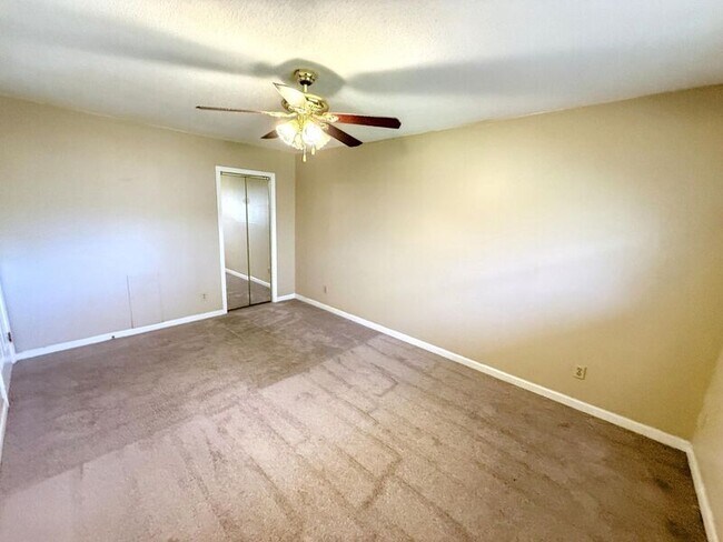 Building Photo - 3025 Chase Ln