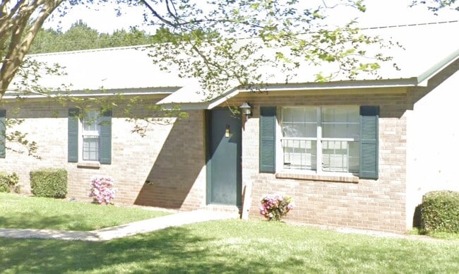 Primary Photo - 598 Hartley St