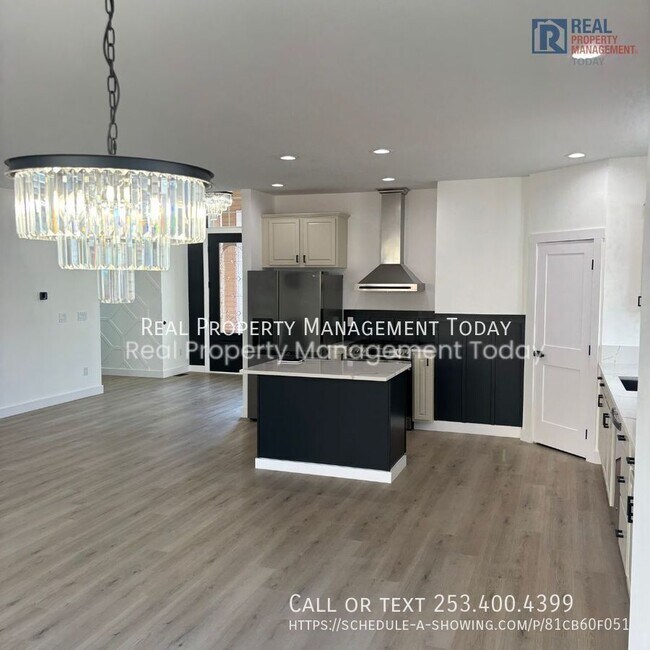 Building Photo - 105 Lane Blvd NW