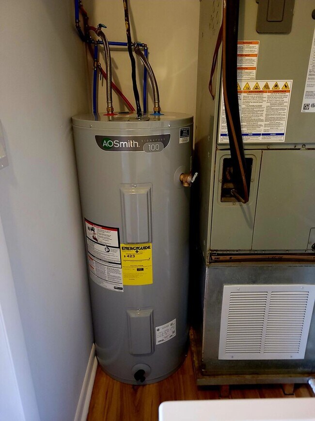 Building Photo - 357 Gilmore St