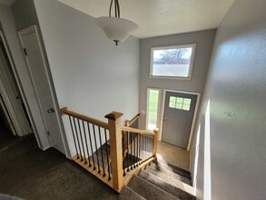 Building Photo - 8255 Ivy Dr