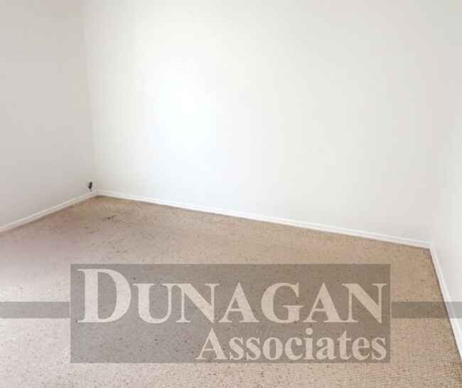 Building Photo - 3 Bedroom - 1 Bath home