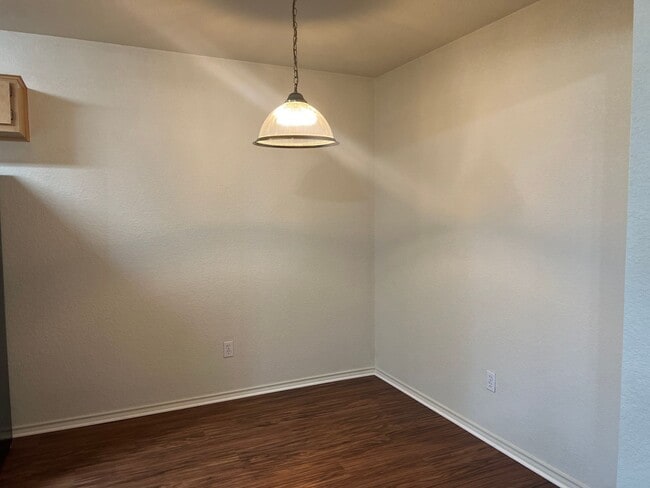 Building Photo - 2600 Alma Dr