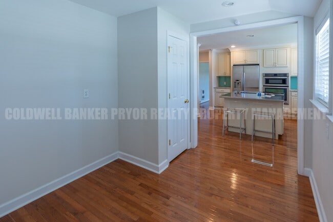 Building Photo - 4890 College Dr E