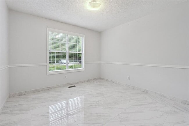 Building Photo - 3149 Lakeview Pkwy