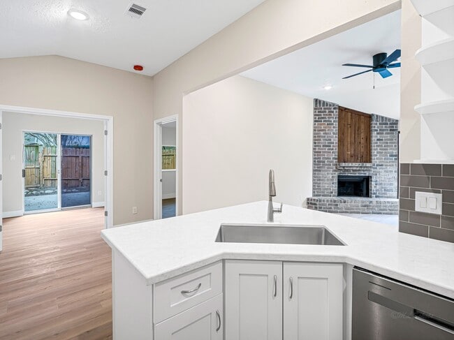 Building Photo - 9254 Autumnsong Dr