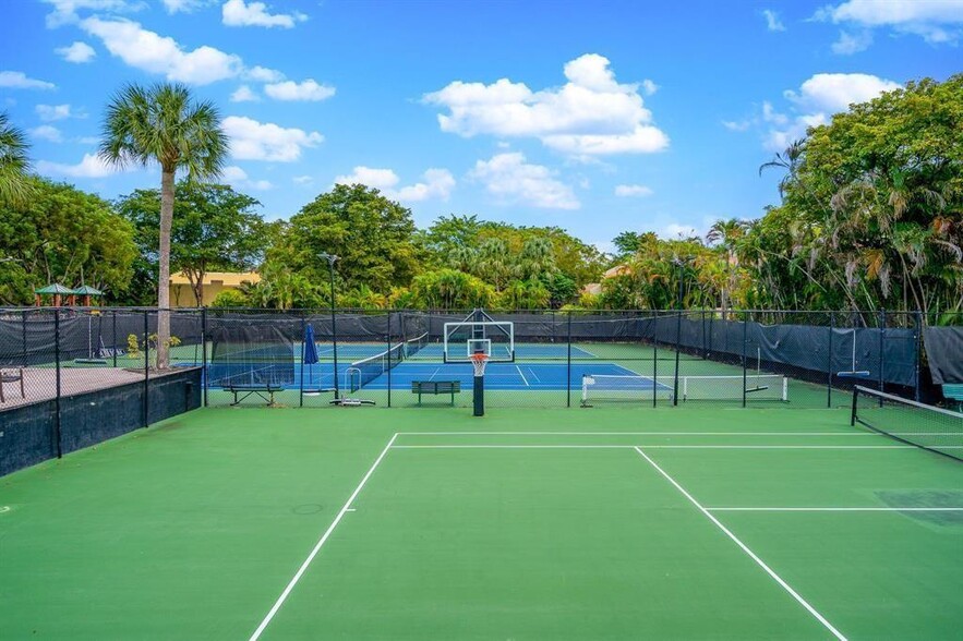 Building Photo - 3961 Adra Ave