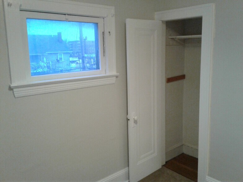 Building Photo - 1673 Victoria Ave