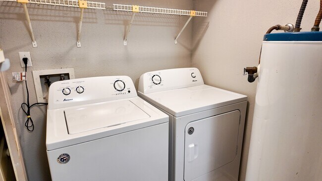 Building Photo - 8020 Braesmain Dr