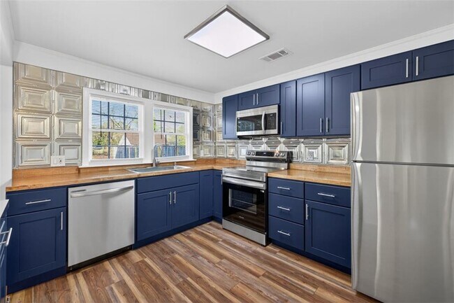 Building Photo - 240 E 5th Ave