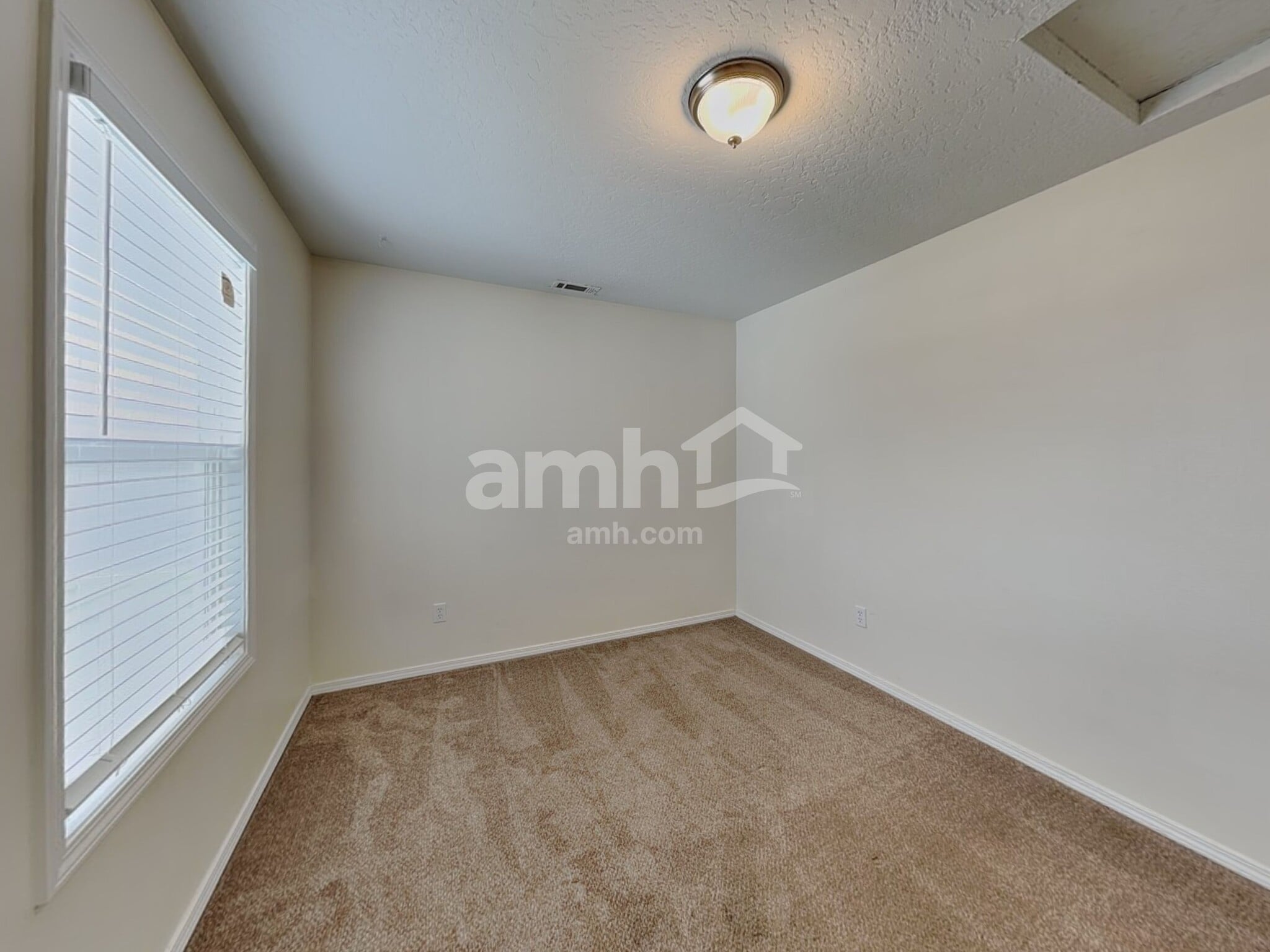 Building Photo - 9551 W Portola Dr