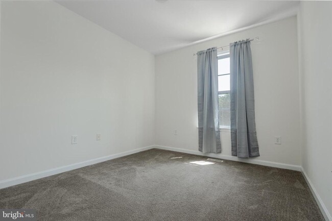 Building Photo - 71 Babylonica Ct