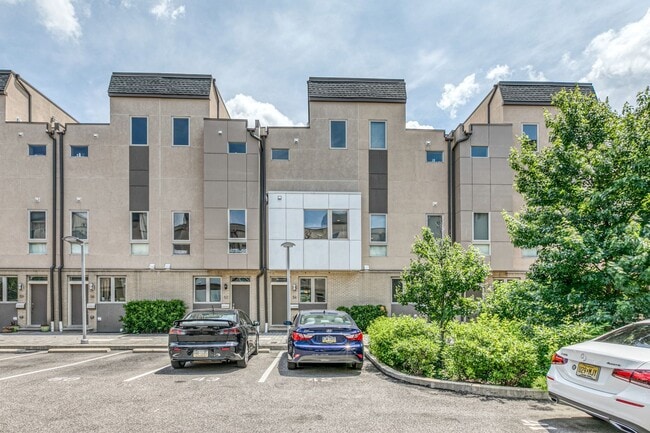 Building Photo - 740 S Christopher Columbus Blvd