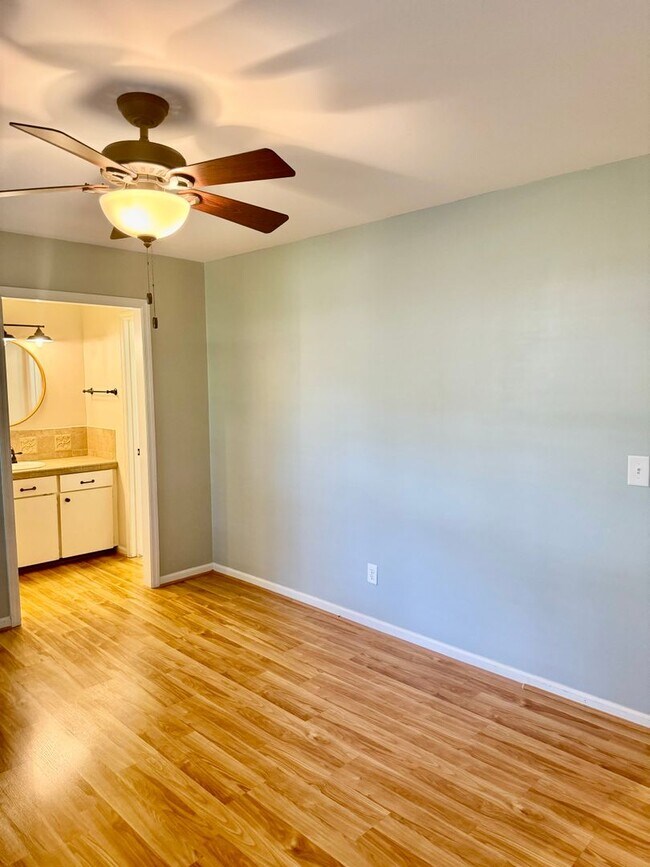 Building Photo - 3/2 Brick Home in Crowfield Plantation in Goose Creek!