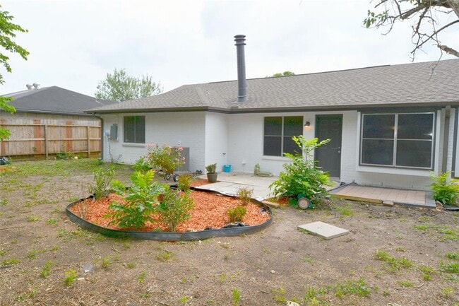 Building Photo - 10321 Long River Dr