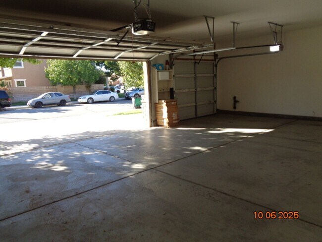 Building Photo - Large 2 Story Offering 3419 sq. ft. and 5 ...