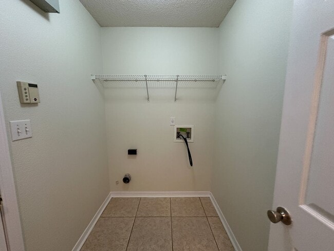 Building Photo - Updated 3 bedroom 2 bath brick home located in the Cottages at Marcus Lake!