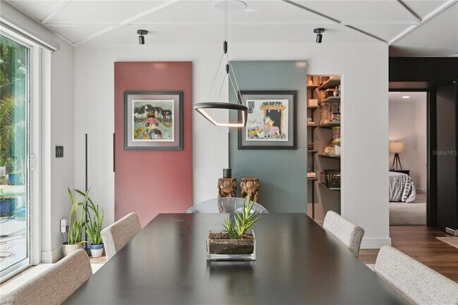 Building Photo - 1851 Royal Oak Pl E