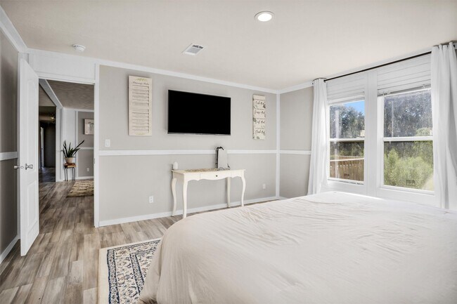 Building Photo - 595 County Rd 2218