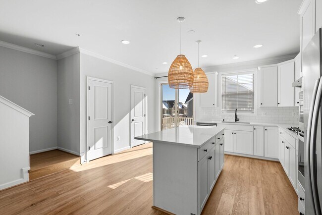 Building Photo - 3 Bed 2.5 Bath - Clarksburg Townhouse - Attached 2 Car Garage